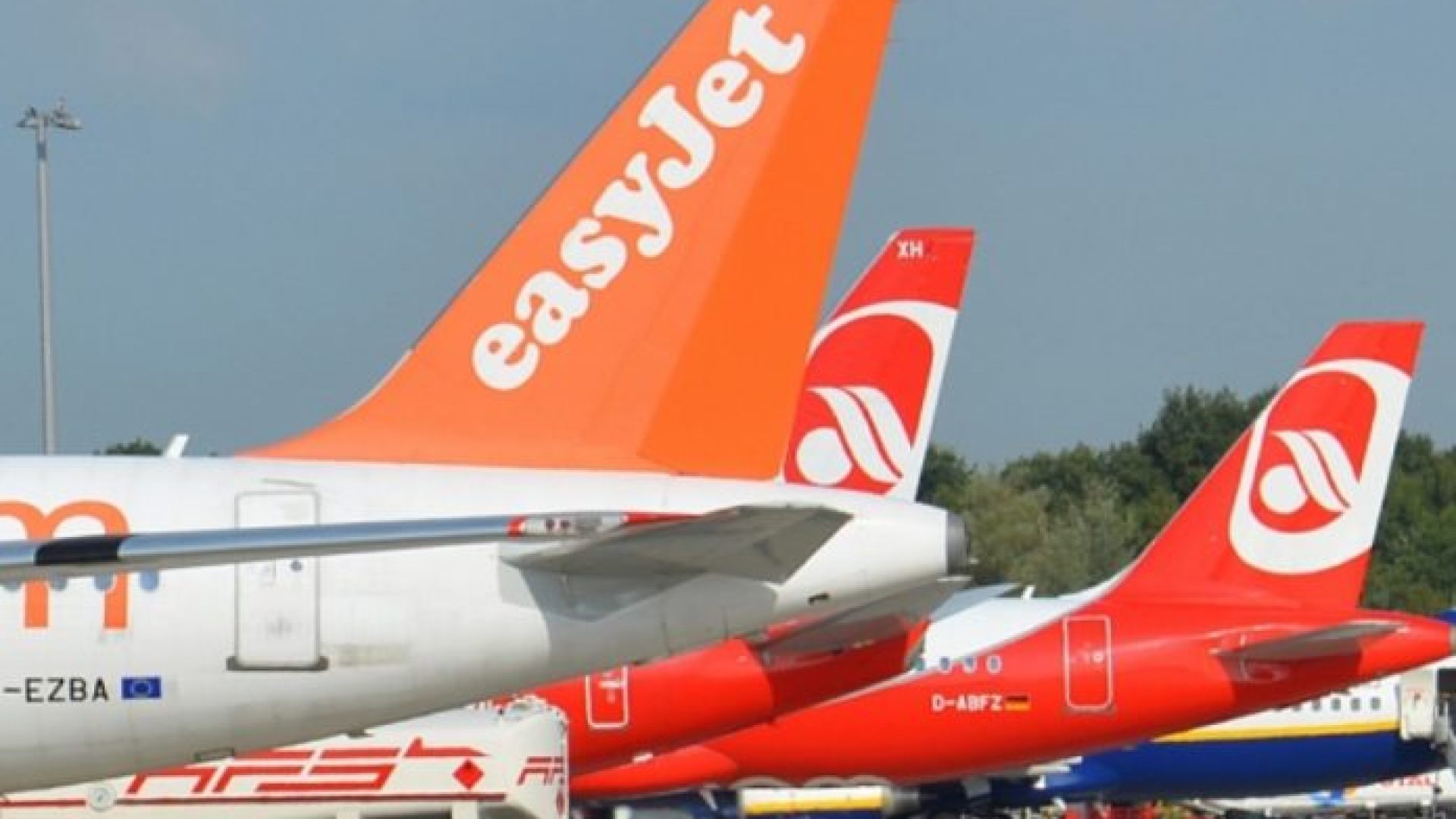 2979-cover-easyjet-and-air-berlin-696x469