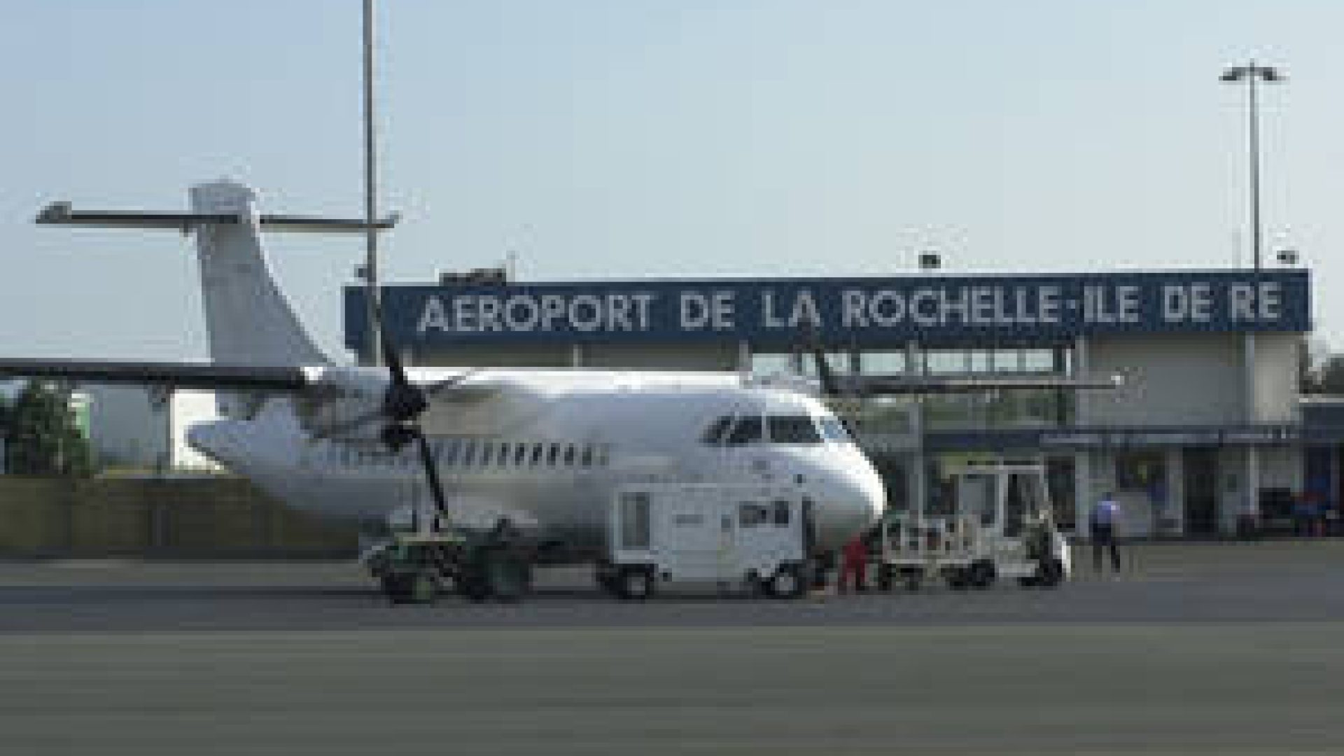 642-cover-aeroport-la_-rochelle-ile-de-re