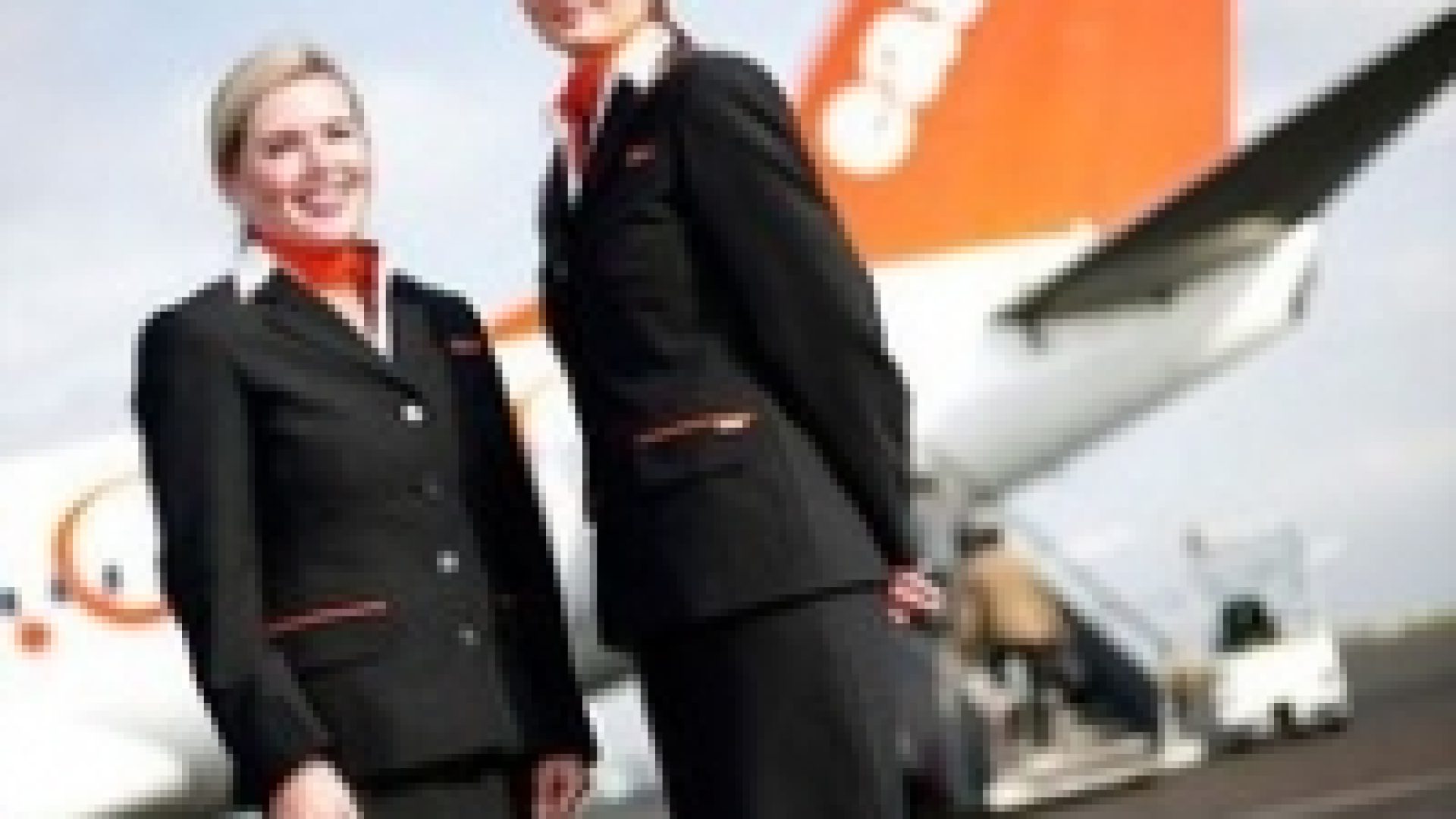 842-cover-easyjet-cabin-crew-at-lut-004